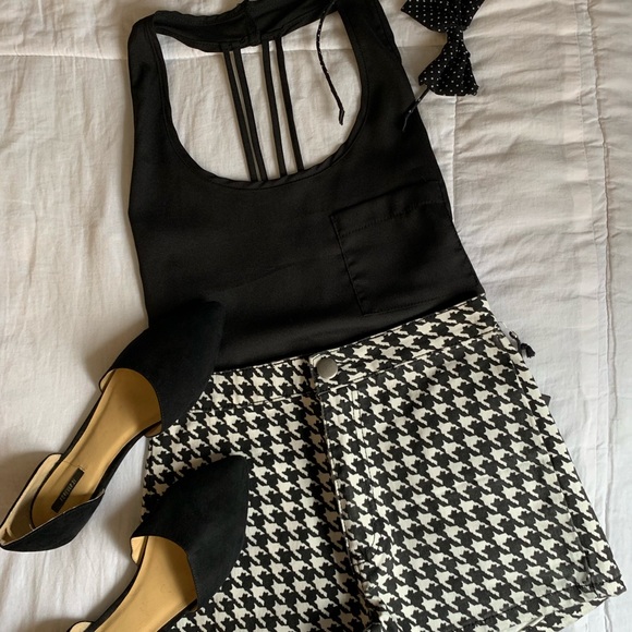 CUTOUT FLATS - Picture 5 of 5